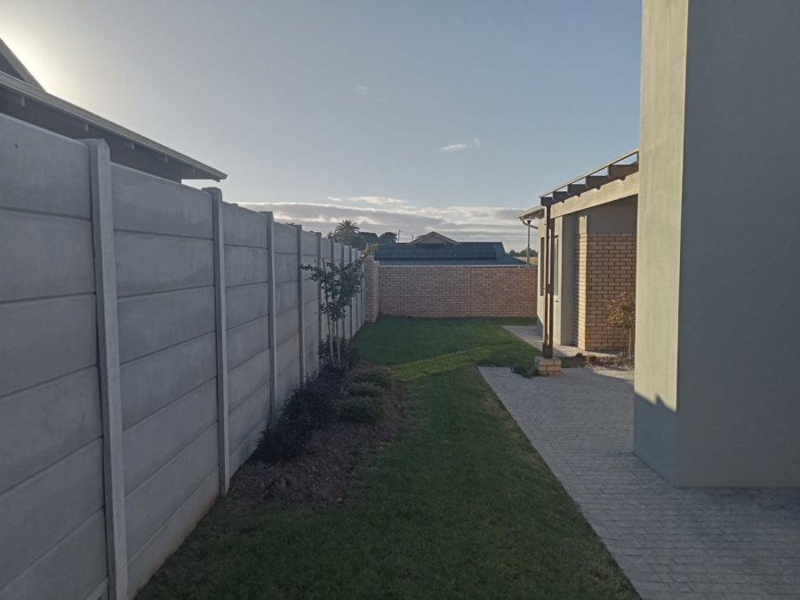 To Let 3 Bedroom Property for Rent in Pacaltsdorp Western Cape